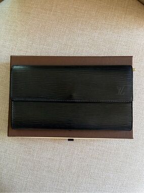 Louis Vuitton Black EPI Leather Porte Tresor International Long Wallet w Box